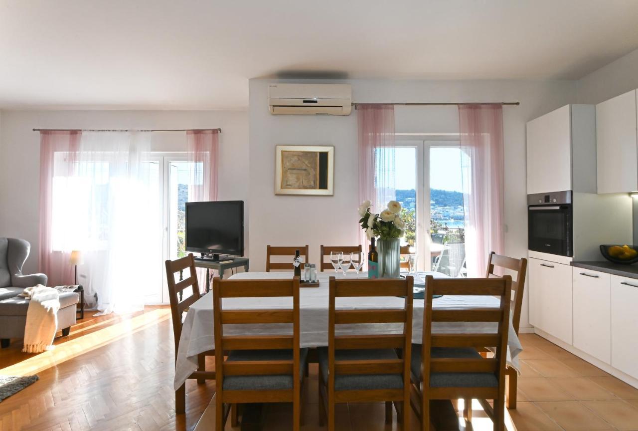 House Vukman Villa *