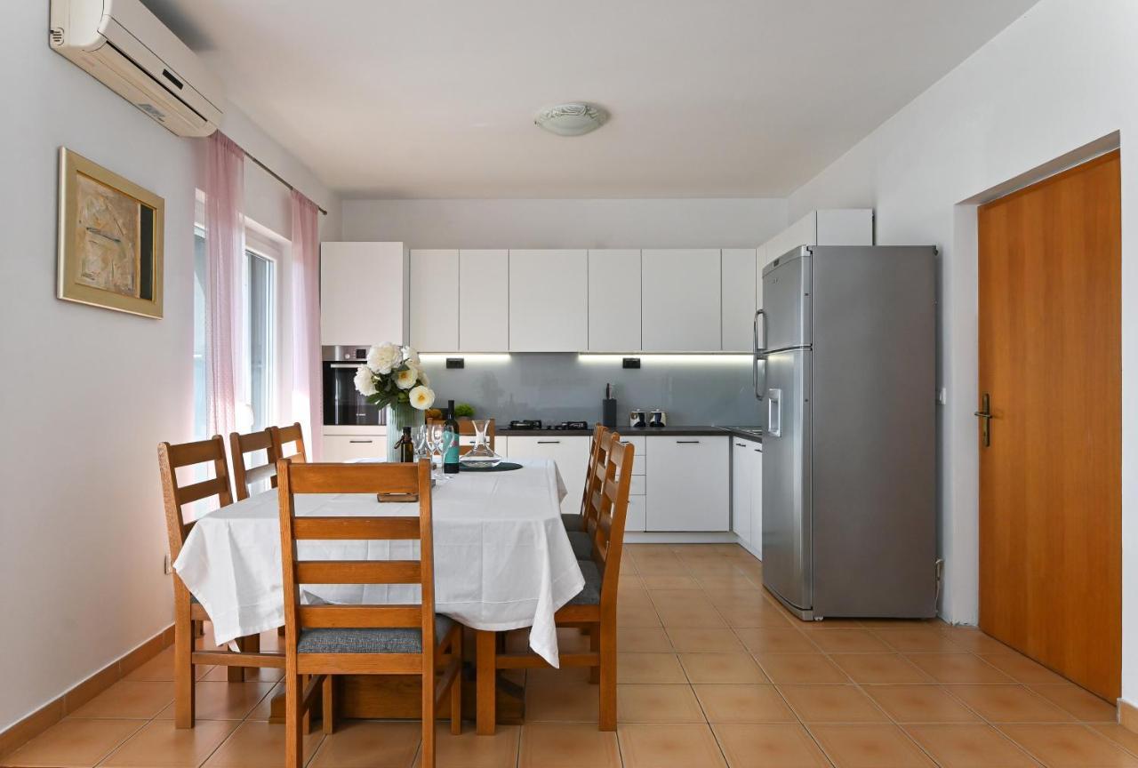 House Vukman Villa